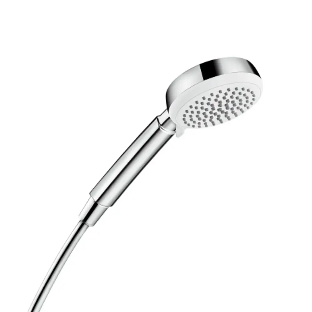 Handbrause mit runder Kopfplatte und vielen Düsen, verchromter Schaft und Schlauch. Produkt von Hansgrohe, geeignet für die Wandmontage in Badezimmern.